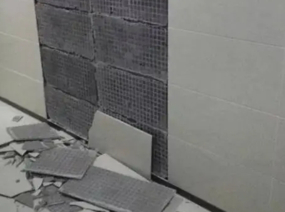 乐业瓷砖空鼓维修公司分享下乐业墙砖松动维修的知识